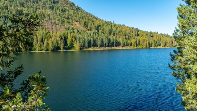 1402 Mirror Lake Rd, Sagle, ID 83860