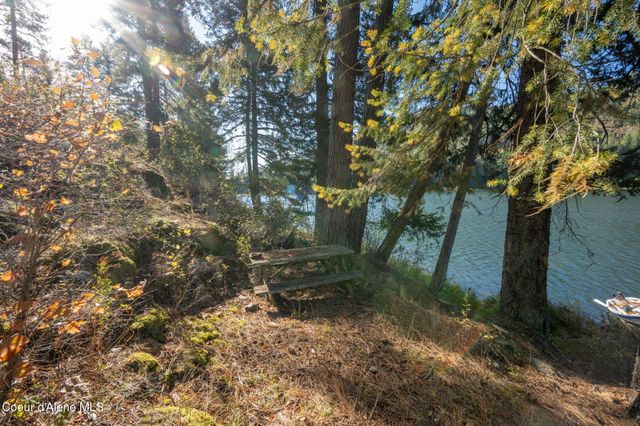 1402 Mirror Lake Rd, Sagle, ID 83860