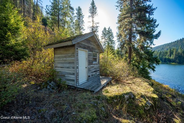 1402 Mirror Lake Rd, Sagle, ID 83860