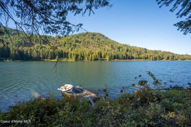 1402 Mirror Lake Rd, Sagle, ID 83860