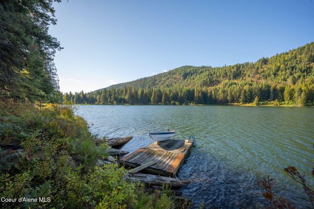 1402 Mirror Lake Rd, Sagle, ID 83860