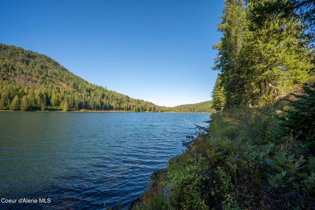 1402 Mirror Lake Rd, Sagle, ID 83860