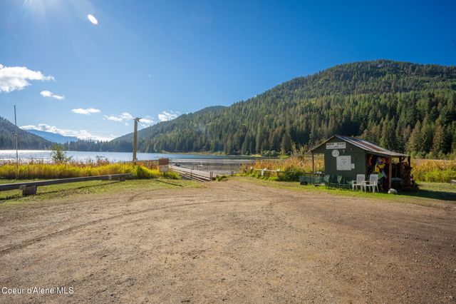1402 Mirror Lake Rd, Sagle, ID 83860