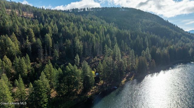 1402 Mirror Lake Rd, Sagle, ID 83860