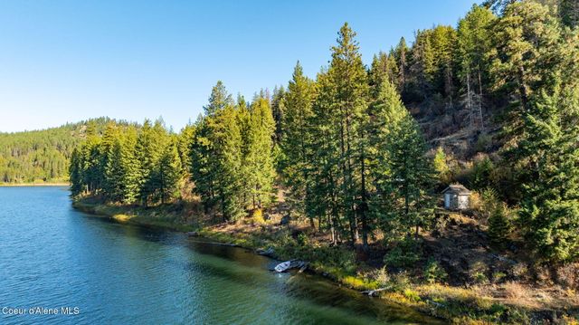 1402 Mirror Lake Rd, Sagle, ID 83860