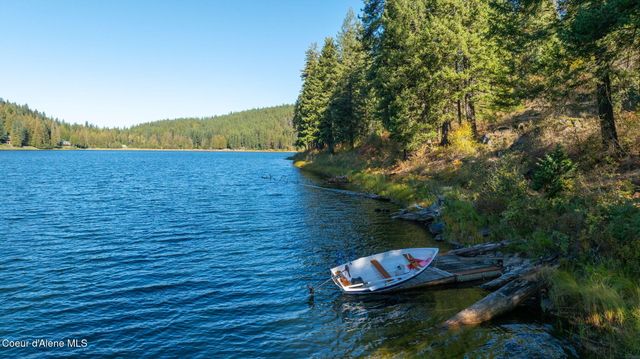 1402 Mirror Lake Rd, Sagle, ID 83860