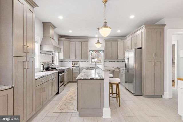421 N MAIN, Hightstown, NJ 08520