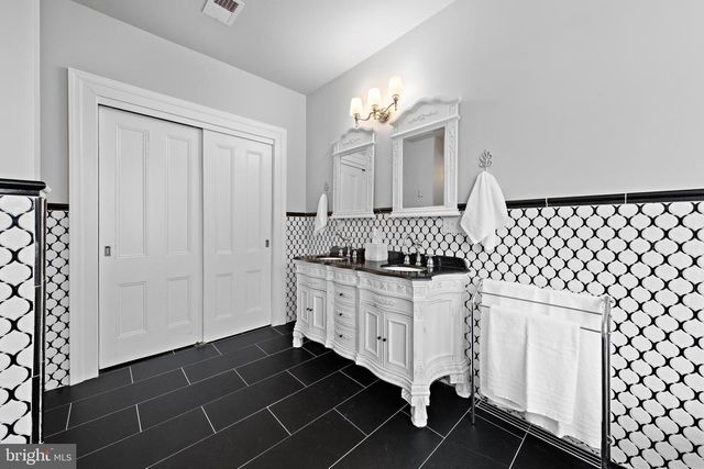 421 N MAIN, Hightstown, NJ 08520