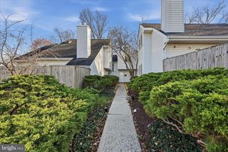 805 LOCUST ST #6, Herndon, VA 20170