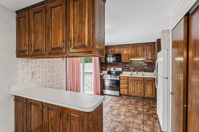 33 Nolte Road, Billerica, MA 01821