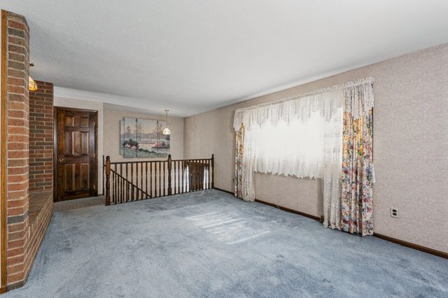 33 Nolte Road, Billerica, MA 01821