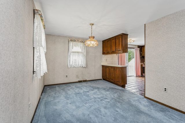 33 Nolte Road, Billerica, MA 01821