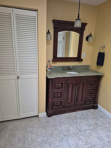 757 South St, Southbridge, MA 01550