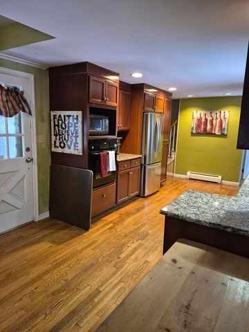 757 South St, Southbridge, MA 01550