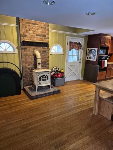 757 South St, Southbridge, MA 01550