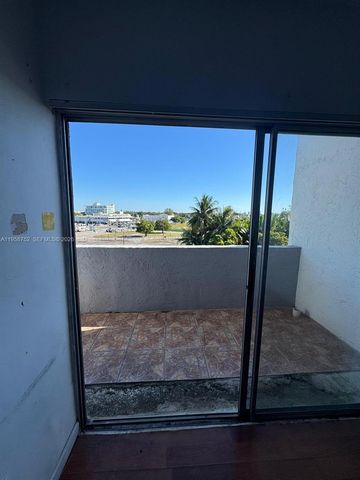 7801 NE 4th Ct 516, Miami, FL 33138