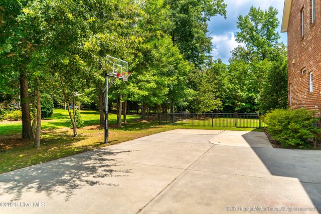 2105 Bloomsbury Road, Greenville, NC 27858
