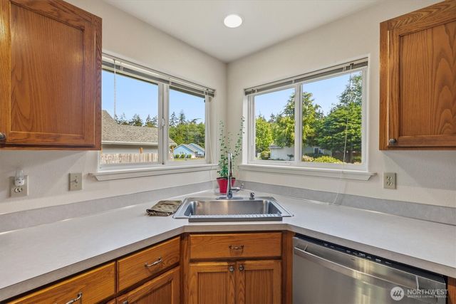 2021 Doe Dr, Oak Harbor, WA 98277