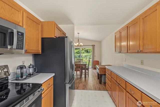 2021 Doe Dr, Oak Harbor, WA 98277