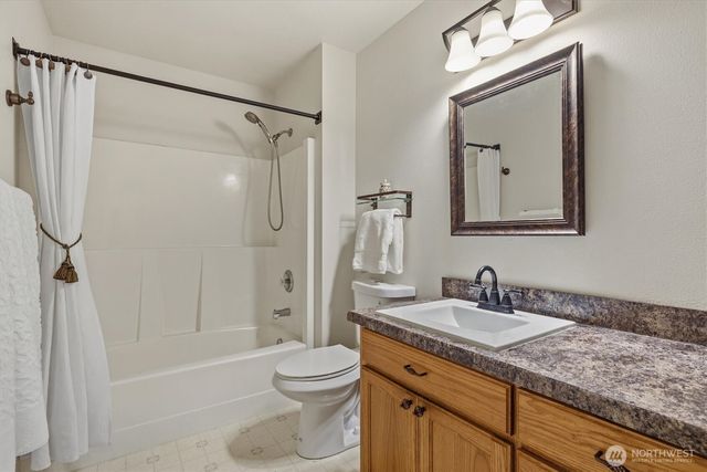 2021 Doe Dr, Oak Harbor, WA 98277