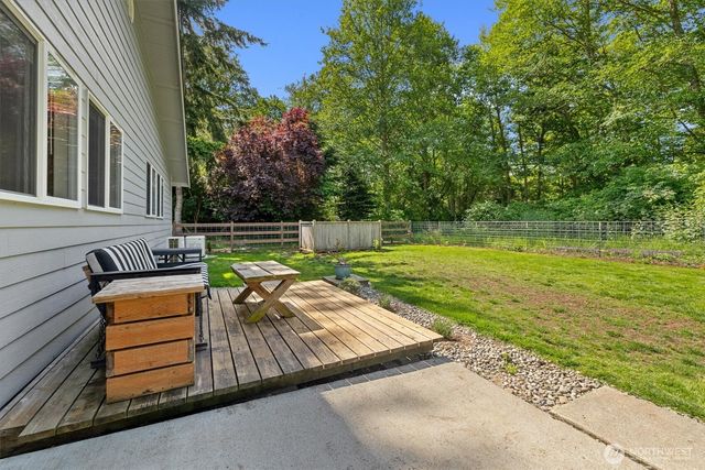2021 Doe Dr, Oak Harbor, WA 98277