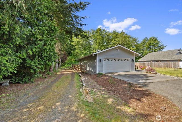 2021 Doe Dr, Oak Harbor, WA 98277