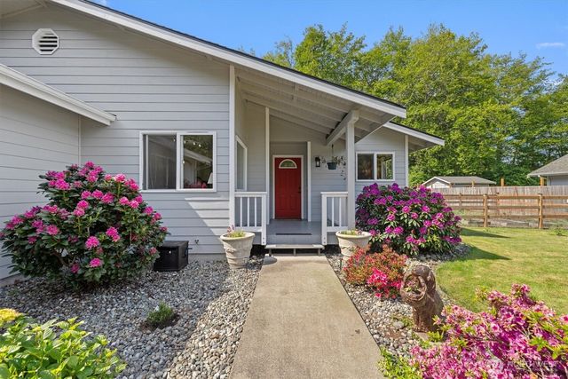 2021 Doe Dr, Oak Harbor, WA 98277