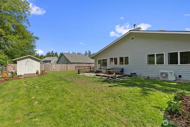 2021 Doe Dr, Oak Harbor, WA 98277
