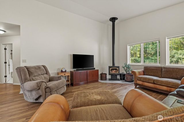 2021 Doe Dr, Oak Harbor, WA 98277