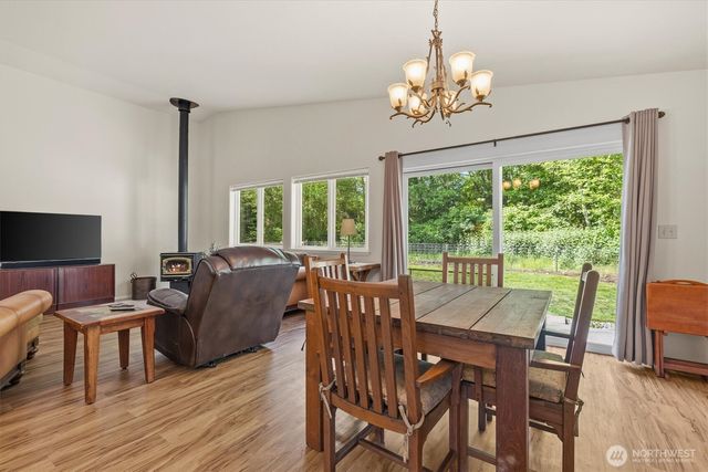 2021 Doe Dr, Oak Harbor, WA 98277