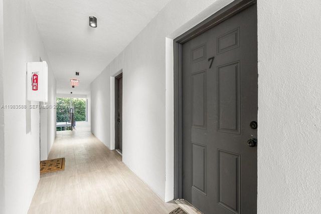 1530 Crescent Cir 3, Lake Park, FL 33403