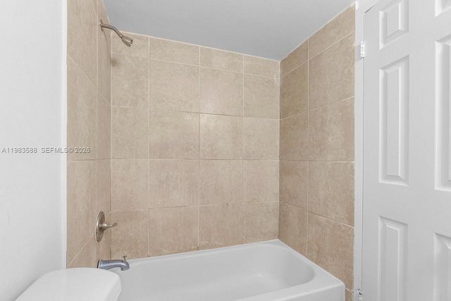 1530 Crescent Cir 3, Lake Park, FL 33403