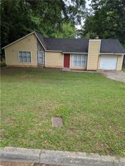 8997 Huntwood Lane, Riverdale, GA 30274