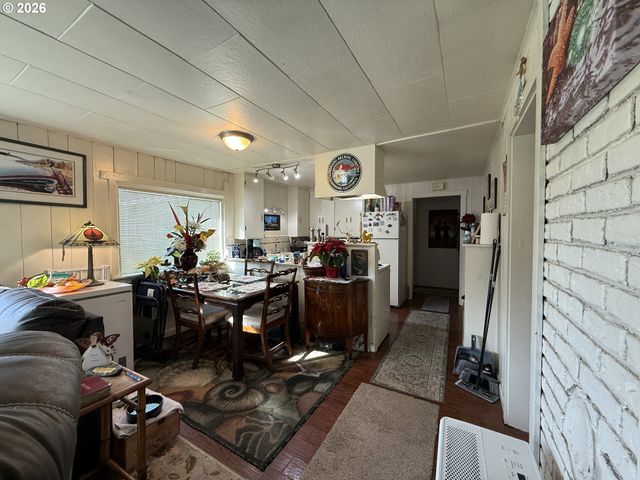 265 S HAZEL St, Brookings, OR 97415