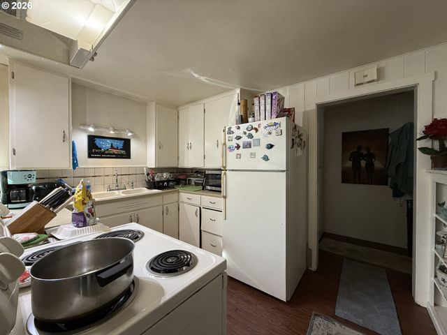 265 S HAZEL St, Brookings, OR 97415