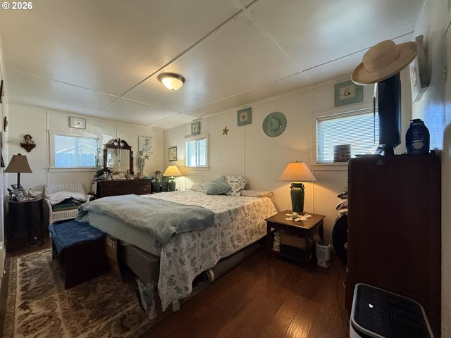 265 S HAZEL St, Brookings, OR 97415