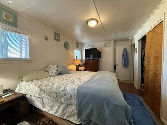 265 S HAZEL St, Brookings, OR 97415
