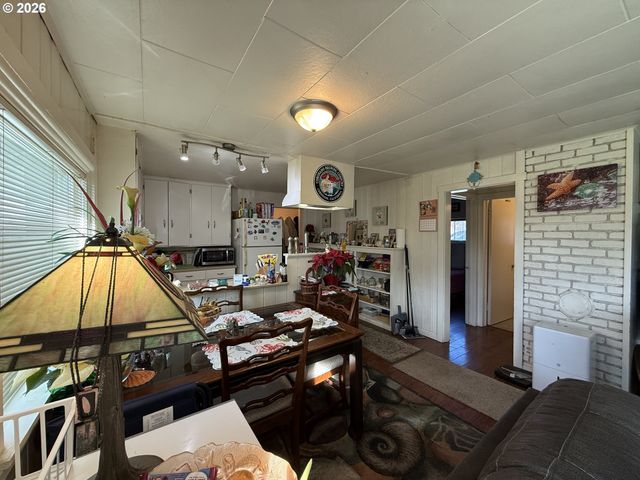 265 S HAZEL St, Brookings, OR 97415