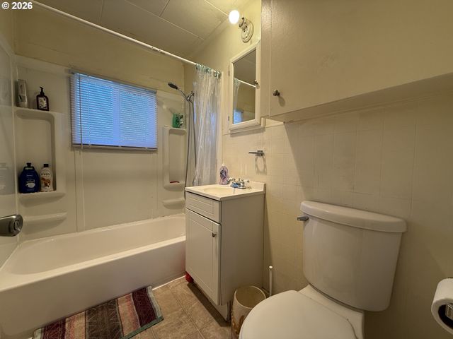 265 S HAZEL St, Brookings, OR 97415