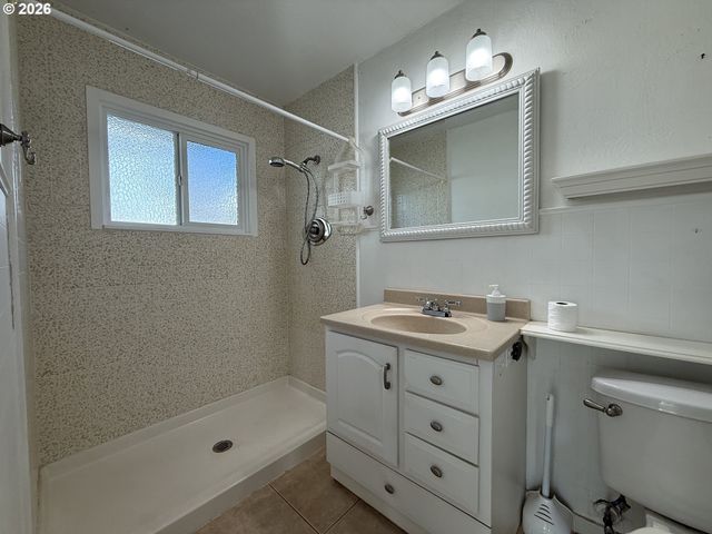 265 S HAZEL St, Brookings, OR 97415