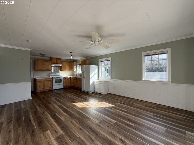 265 S HAZEL St, Brookings, OR 97415
