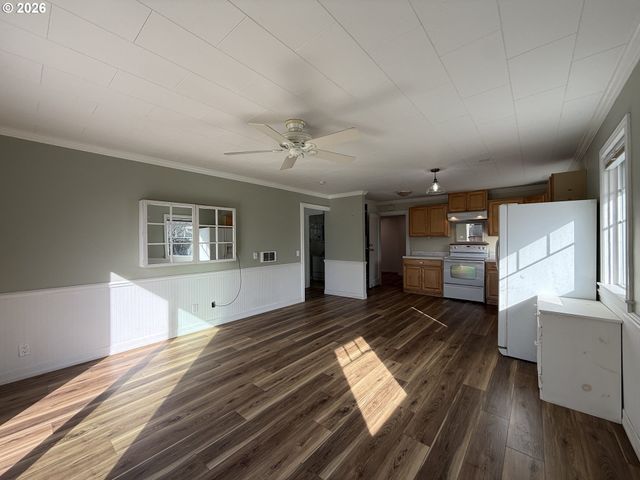 265 S HAZEL St, Brookings, OR 97415