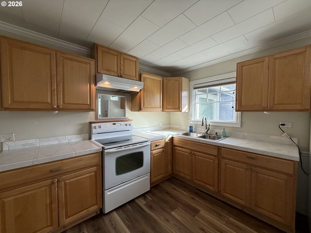 265 S HAZEL St, Brookings, OR 97415