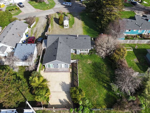 265 S HAZEL St, Brookings, OR 97415