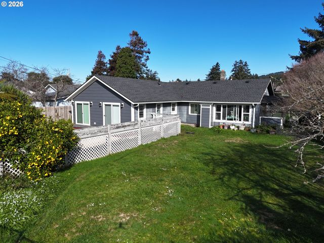 265 S HAZEL St, Brookings, OR 97415