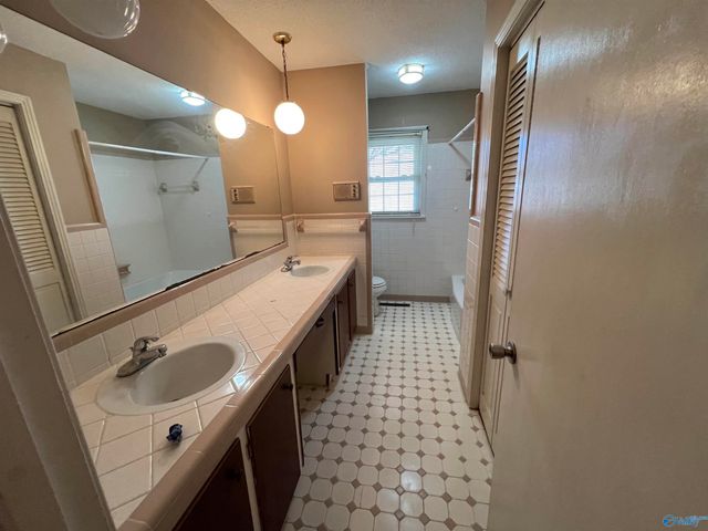 1702 Pine Street, Athens, AL 35611