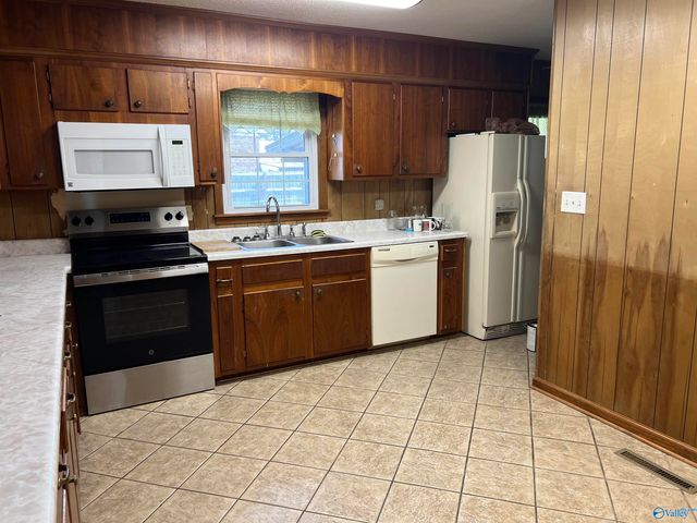 1702 Pine Street, Athens, AL 35611