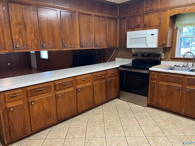 1702 Pine Street, Athens, AL 35611