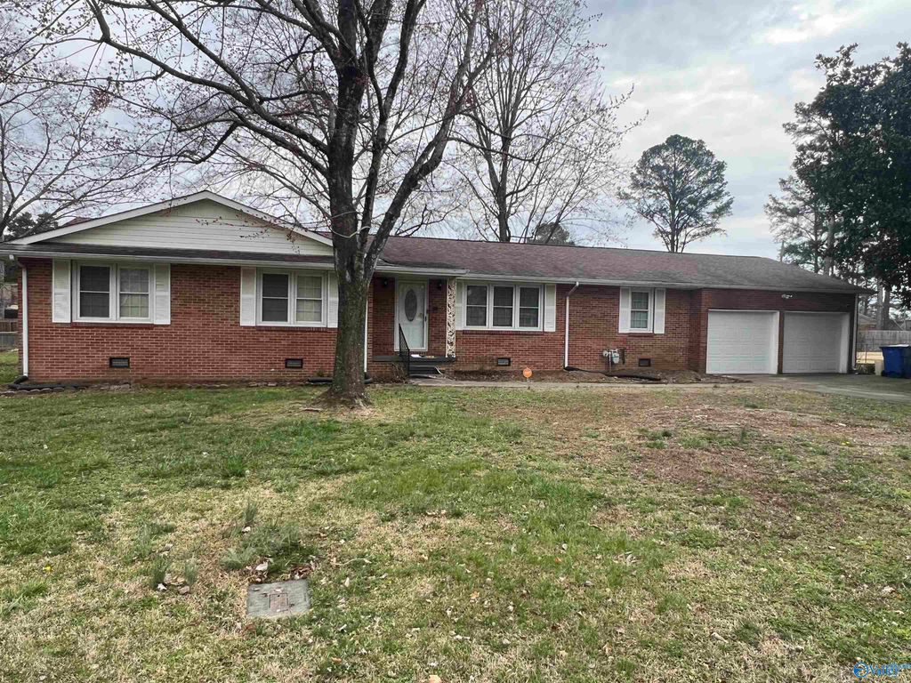 1702 Pine Street, Athens, AL 35611