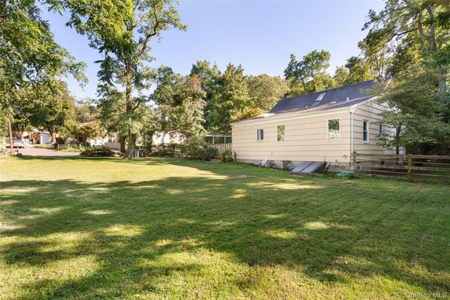 4 Acacia Road, Rocky Point, NY 11778
